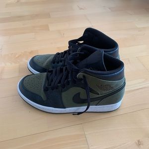 Nike Air Jordan green women’s size 8